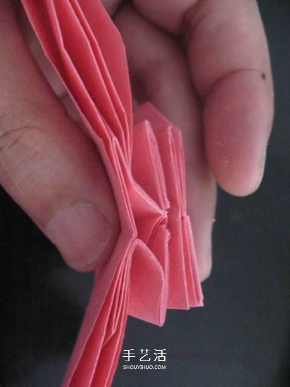 赠送初恋的小礼物!折纸蔷薇戒指的折法图解