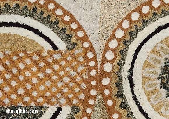 大地的图腾,用沙子拼成的美丽沙画