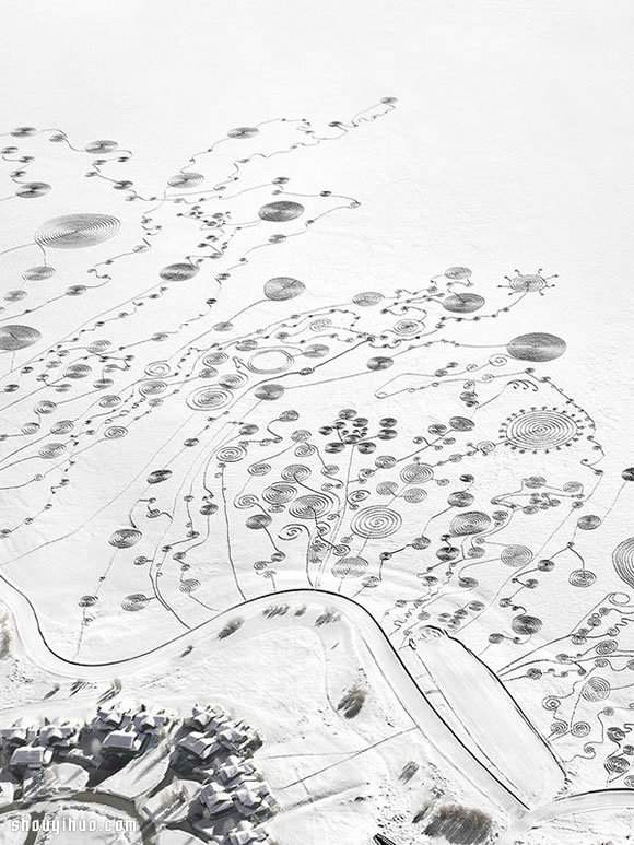 美国 Catamount 湖面上的超巨幅冰湖涂鸦