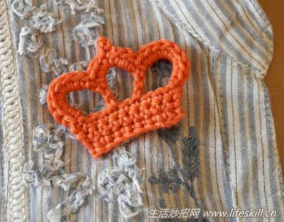 钩针手工编织——王冠胸针