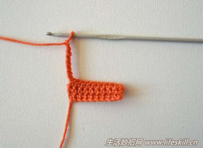 钩针手工编织——王冠胸针