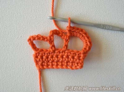 钩针手工编织——王冠胸针