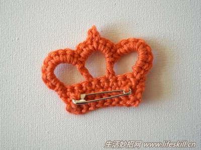 钩针手工编织——王冠胸针