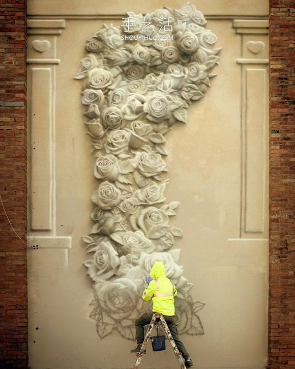 画出由花组成的立体拳头,象征着和平的力量