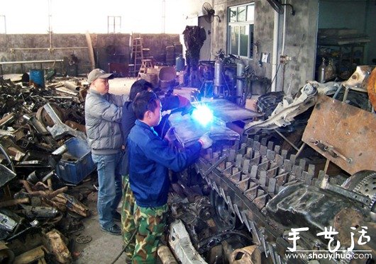 废弃金属DIY的“威震天”坦克