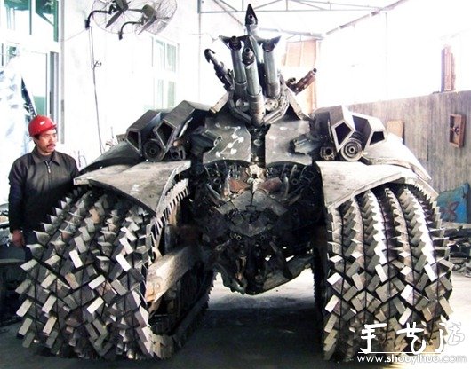 废弃金属DIY的“威震天”坦克