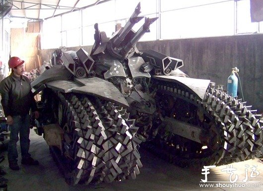 废弃金属DIY的“威震天”坦克