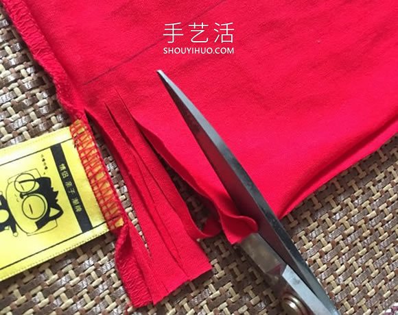 旧T恤改造带流苏性感背心的做法教程