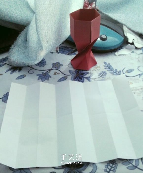 简单高脚杯的折法图解 折纸红酒杯的方法教程