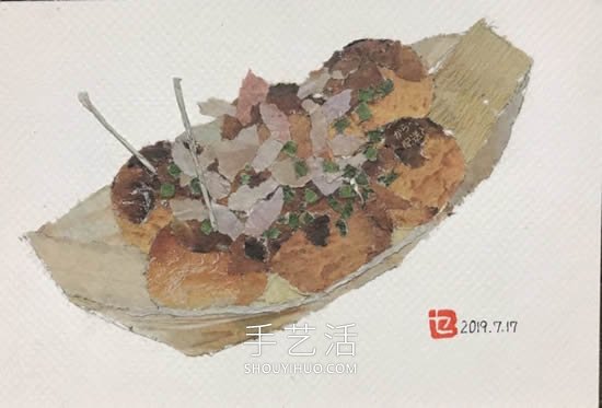 90岁老奶奶手撕报纸做拼贴画!展现平淡幸福