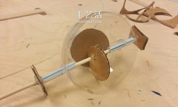 自制跳舞机器人的方法 一个凸轮就搞定!