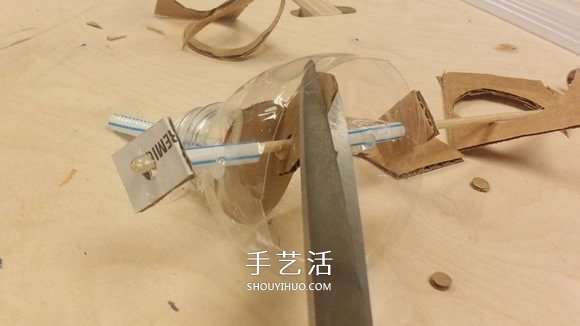 自制跳舞机器人的方法 一个凸轮就搞定!