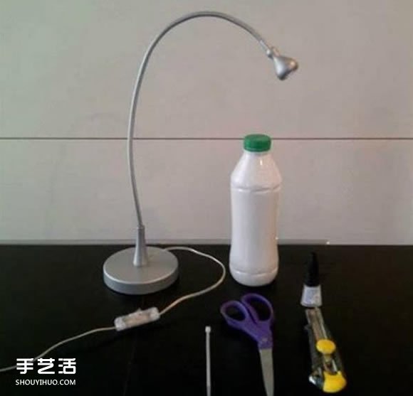 塑料酸奶瓶废物利用手工制作台灯灯罩的方法