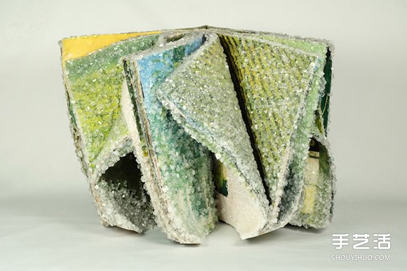 将书本用糖醃起来?艺术家凝结旧书的黄金岁月