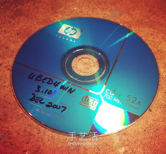 马赛克风格的旧相框改造 几张光盘旧搞定!