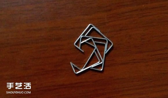 订书钉玫瑰花制作图解 用订书钉做玫瑰的步骤