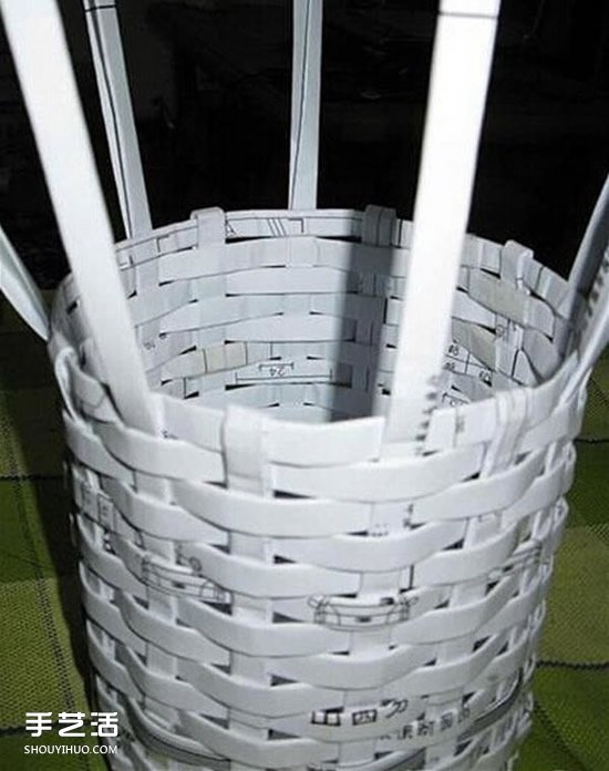 简易垃圾桶的编织方法 废纸篓用废纸做图解
