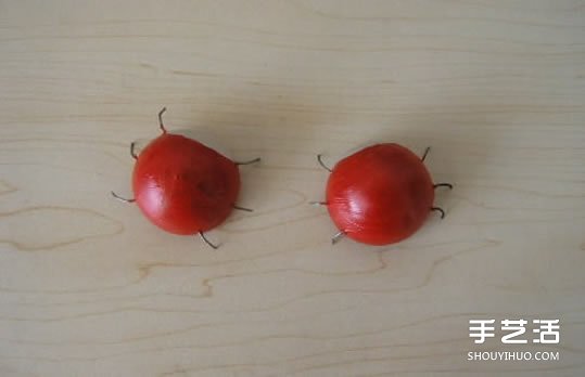 简单幼儿小手工:乒乓球制作七星瓢虫的方法