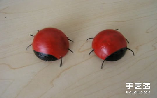 简单幼儿小手工:乒乓球制作七星瓢虫的方法