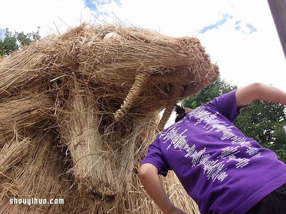 日本稻草艺术节 利用无用的秸秆制作大型雕塑