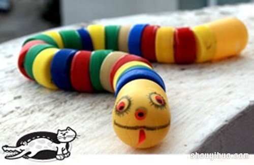 幼儿手工:简单瓶盖小蛇玩具手工制作方法